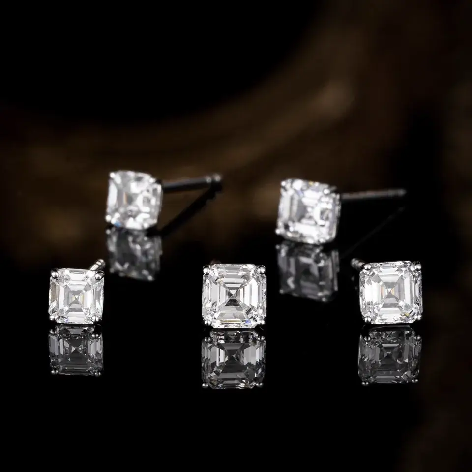 Lab-grown diamond earrings in PT950 platinum